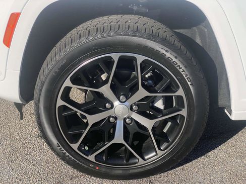 New 2025 Jeep Grand Cherokee Summit image 14