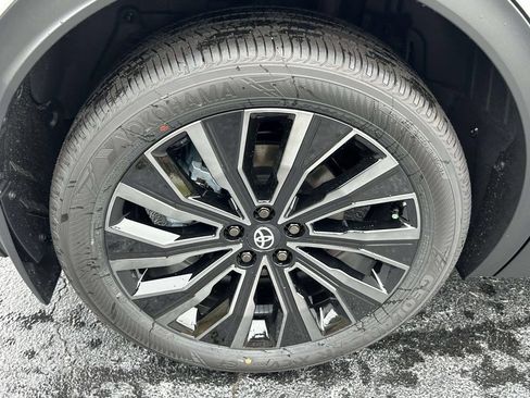 New 2026 Toyota C-HR AWD/4WD image 10