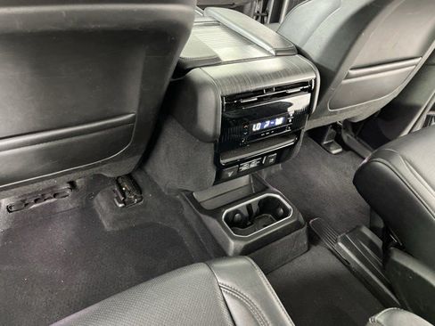 Used 2023 Jeep Wagoneer Series II w/ Premium Group I AWD/4WD image 39