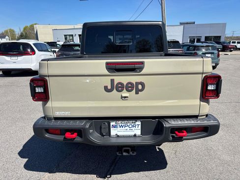 Used 2022 Jeep Gladiator Rubicon w/ LED Lighting Group AWD/4WD image 4