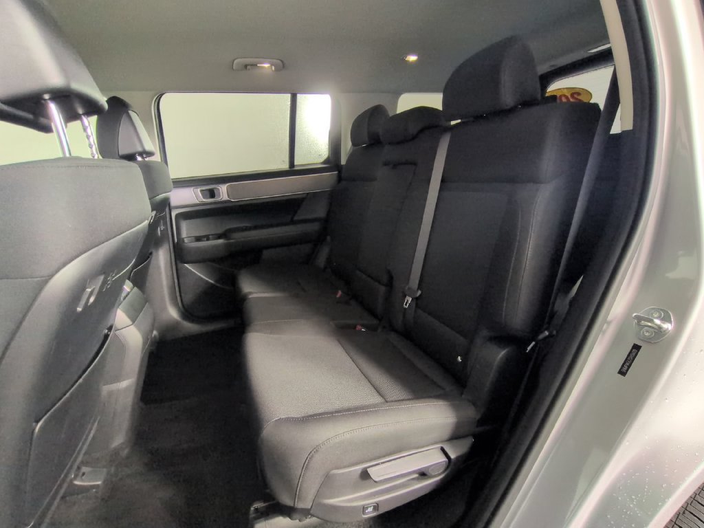 Used 2025 Hyundai Santa Fe SE FWD image 19