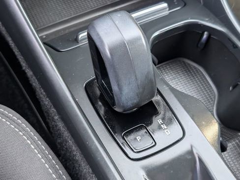 Used 2023 Volvo XC40 B5 Core image 16