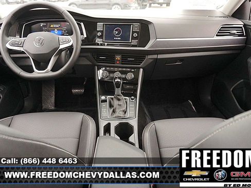 Used 2024 Volkswagen Jetta SE FWD image 7