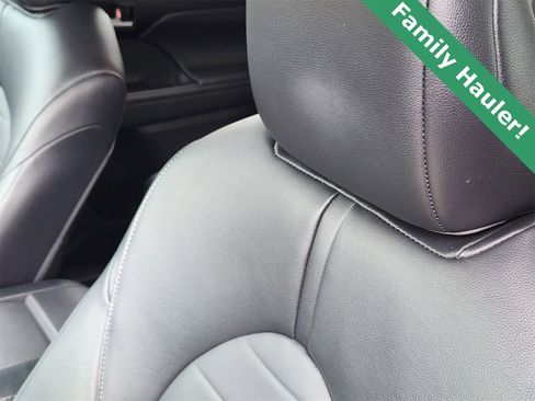 Used 2024 Toyota Highlander XLE image 16