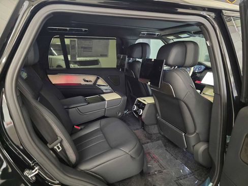 New 2025 Land Rover Range Rover SV image 13