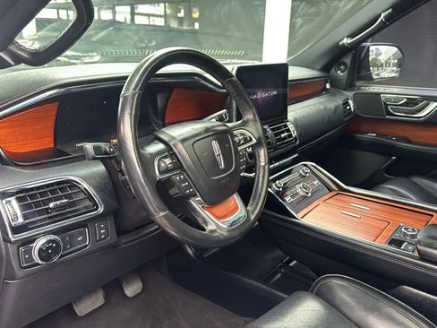 Used 2019 Lincoln Navigator Select RWD image 12