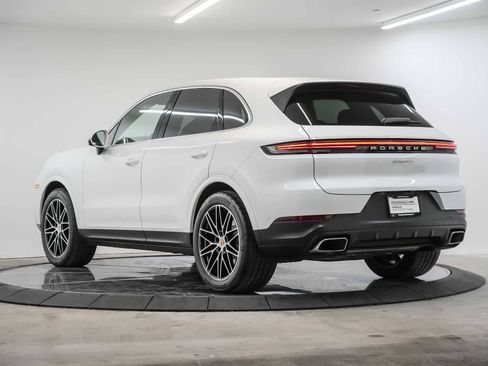 Used 2024 Porsche Cayenne AWD/4WD image 3