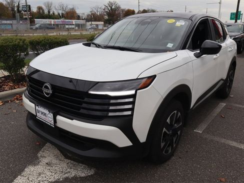 Certified 2025 Nissan Kicks SV image 9