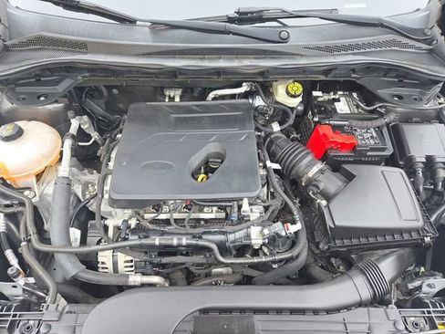 Used 2020 Ford Escape SE image 32