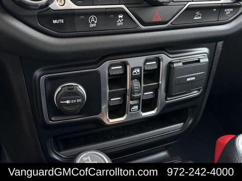 Used 2024 Jeep Wrangler Sahara w/ Technology Group AWD/4WD image 25