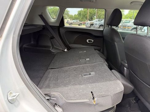 Used 2016 Kia Soul + FWD image 16