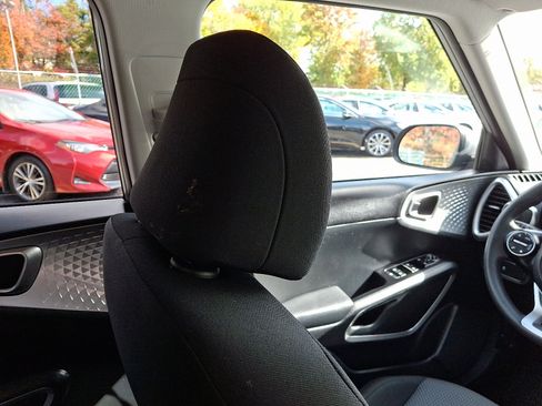 Used 2023 Kia Soul LX w/ LX Technology Package image 13