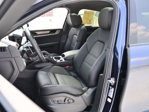 Certified 2026 Porsche Cayenne Coupe AWD image 5