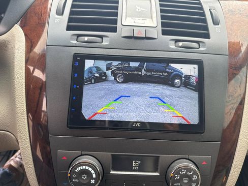 Used 2011 Cadillac DTS Premium FWD image 24