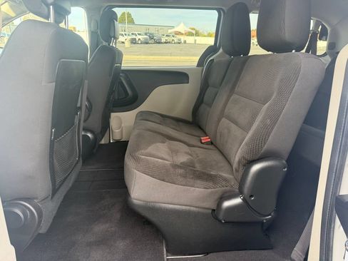 Used 2018 Dodge Grand Caravan SE w/ UConnect Hands-Free Group FWD image 39
