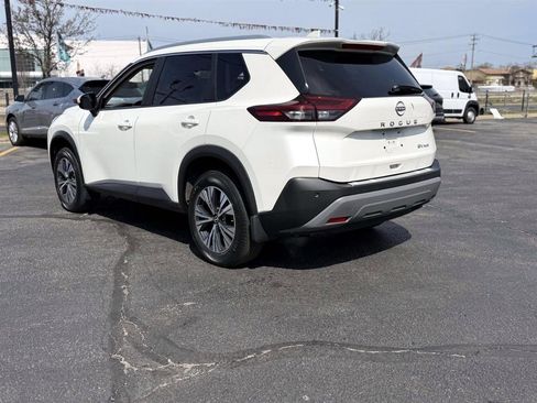 Used 2022 Nissan Rogue SV w/ SV Premium Package image 4