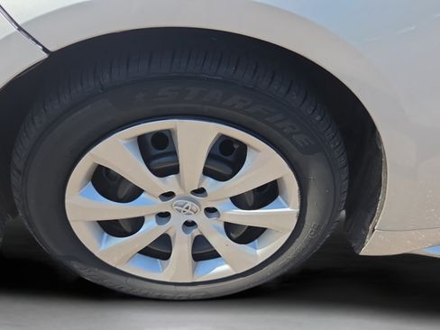 Used 2024 Toyota Corolla LE FWD image 28