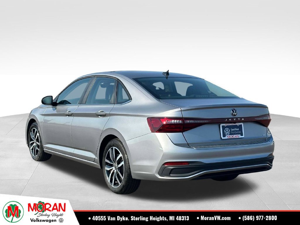 Used 2026 Volkswagen Jetta SE FWD image 3
