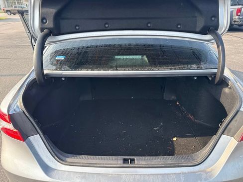Used 2020 Toyota Camry SE FWD image 18