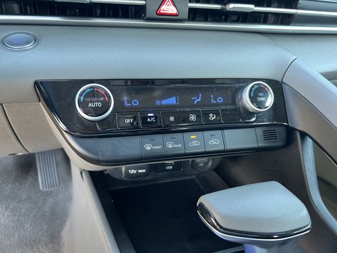 Used 2023 Hyundai Elantra SEL image 8