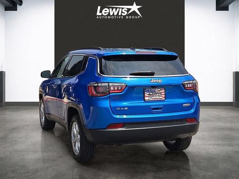 Used 2024 Jeep Compass Latitude AWD/4WD image 3