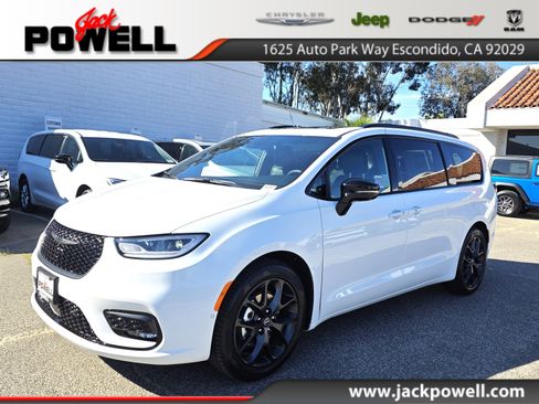 New 2026 Chrysler Pacifica Limited w/ S Appearance Package image 1