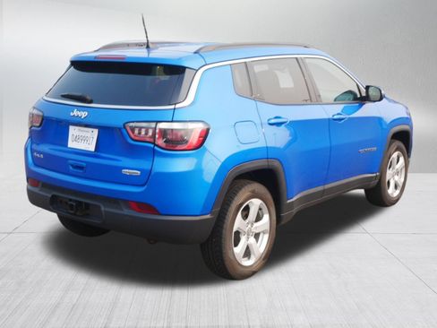 Used 2018 Jeep Compass Latitude w/ Popular Equipment Group AWD/4WD image 3