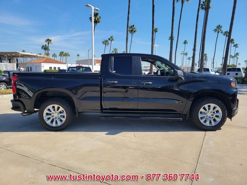 Used 2020 Chevrolet Silverado 1500 Custom w/ Custom Value Package image 3