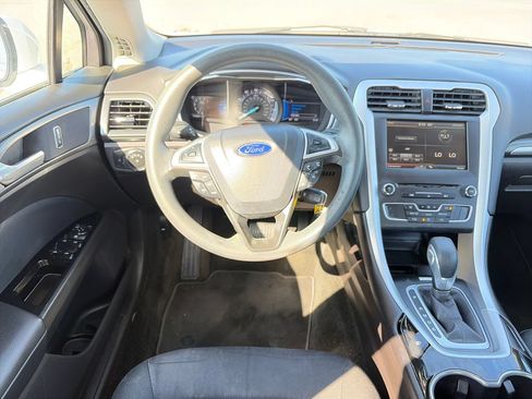 Used 2016 Ford Fusion SE FWD image 15