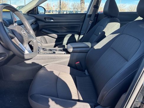 Used 2024 Nissan Altima 2.5 SV image 10