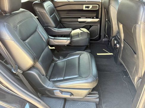 Used 2022 Ford Explorer XLT w/ Equipment Group 202A AWD/4WD image 19