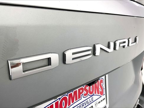 Used 2025 GMC Yukon Denali image 31