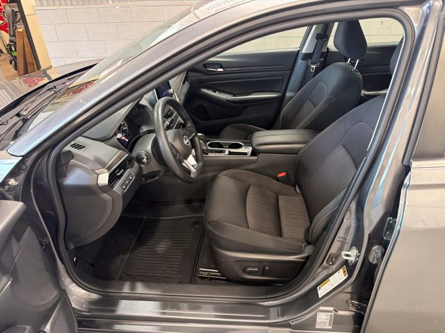 Used 2024 Nissan Altima 2.5 SV FWD image 17