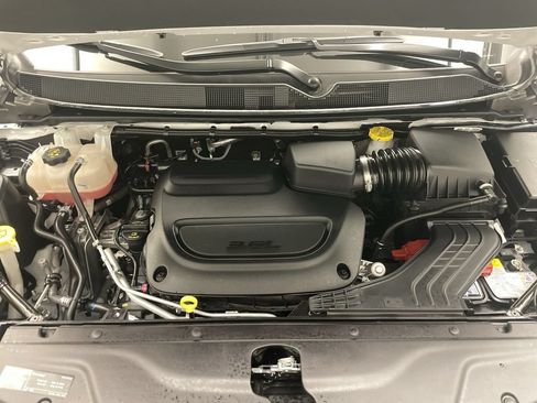 Used 2025 Chrysler Pacifica Select w/ Uconnect Theater Family Group AWD/4WD image 22