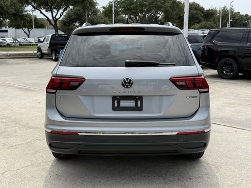 Used 2024 Volkswagen Tiguan SE AWD/4WD image 6