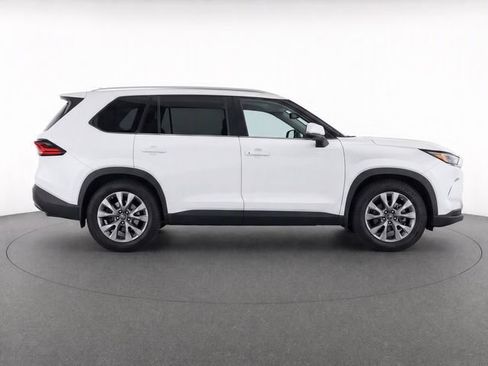 Used 2025 Toyota Grand Highlander AWD image 8