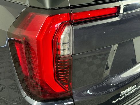 Used 2026 GMC Yukon Elevation RWD image 33