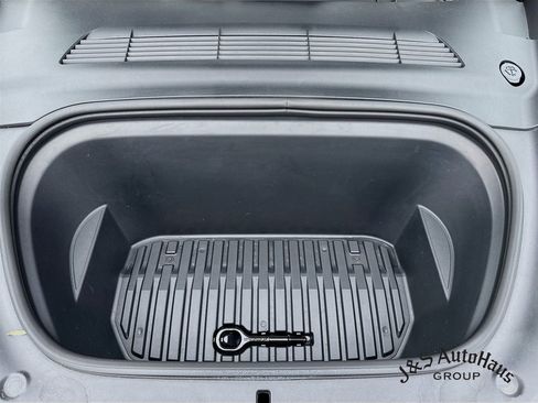 Used 2023 Tesla Model Y Performance image 33