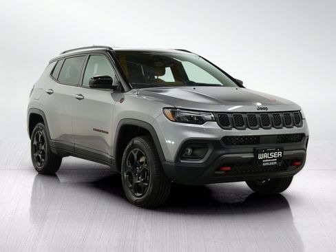 Used 2023 Jeep Compass Trailhawk w/ Trailhawk Convenience Group AWD/4WD image 7