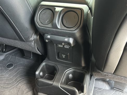 Used 2024 Jeep Gladiator Sport AWD/4WD image 39