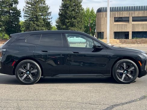 Used 2025 BMW iX xDrive50 w/ Premium Package AWD/4WD image 9