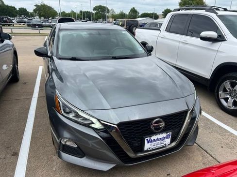 Used 2019 Nissan Altima 2.5 SR w/ SR Premium Package image 5
