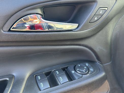 Used 2023 Chevrolet Equinox LT image 16