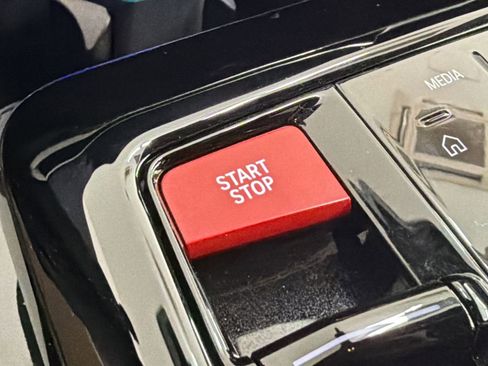 Certified 2026 BMW M5 w/ Executive Package image 23