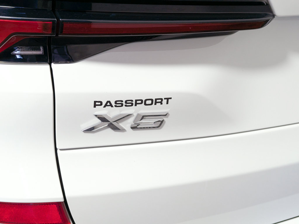 Used 2026 BMW X5 xDrive40i w/ M Sport Package AWD/4WD image 9