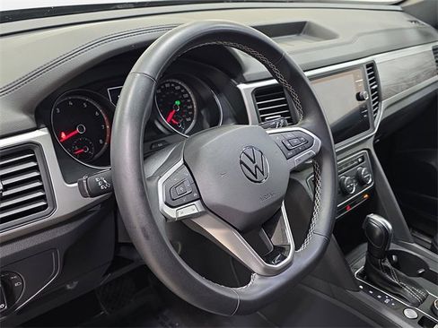 Used 2021 Volkswagen Atlas Cross Sport SE image 16