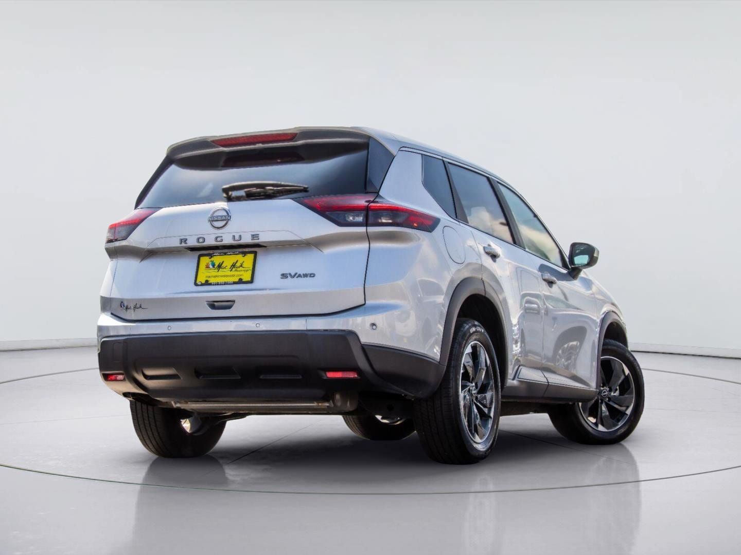 Used 2024 Nissan Rogue SV AWD/4WD image 4