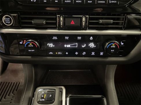 Used 2024 Nissan Pathfinder SL w/ Black Appearance Package image 19