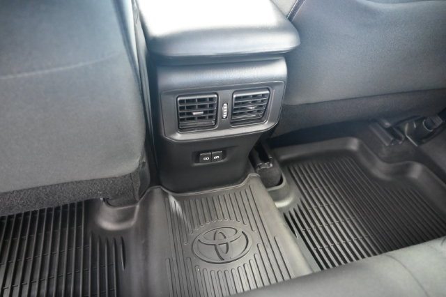 Used 2022 Toyota RAV4 XLE AWD/4WD image 27