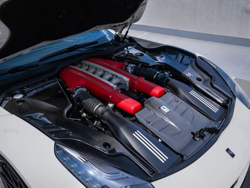 Used 2015 Ferrari F12 Berlinetta RWD image 32